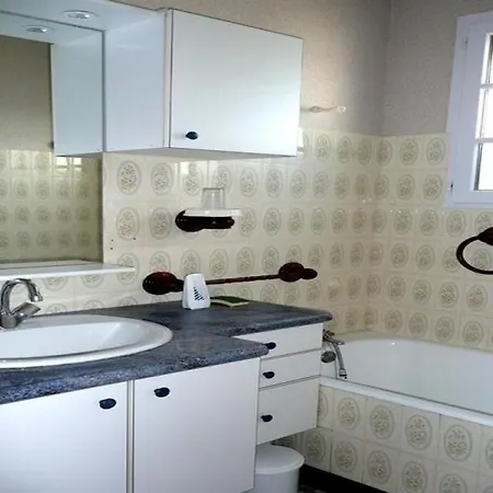 House Maison Traditionnelle T3, Proche Centre Bourg D'angles * Angles (Vendee)